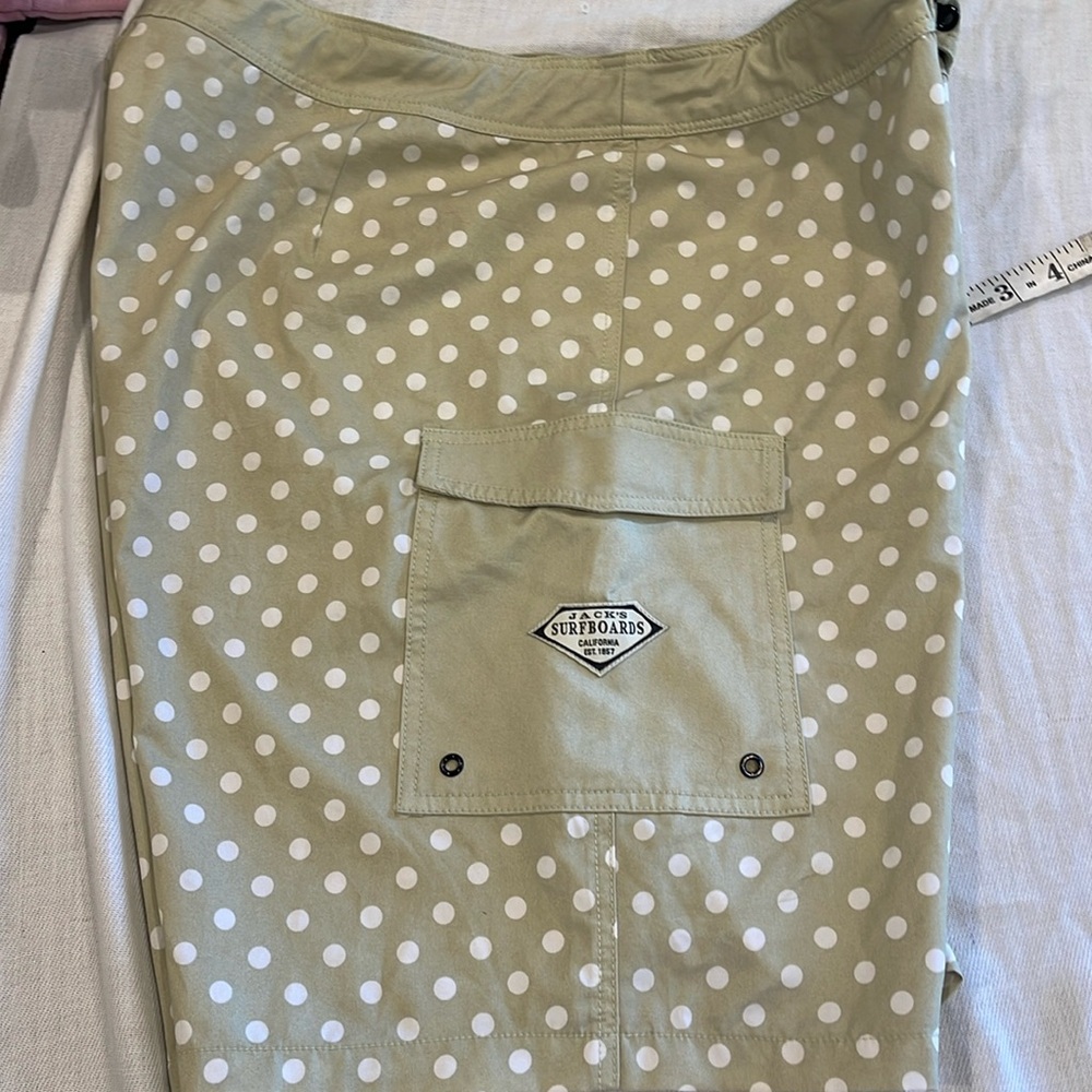 B1260b Jack's Surfboards and feature a polka dot pattern. SZ 36